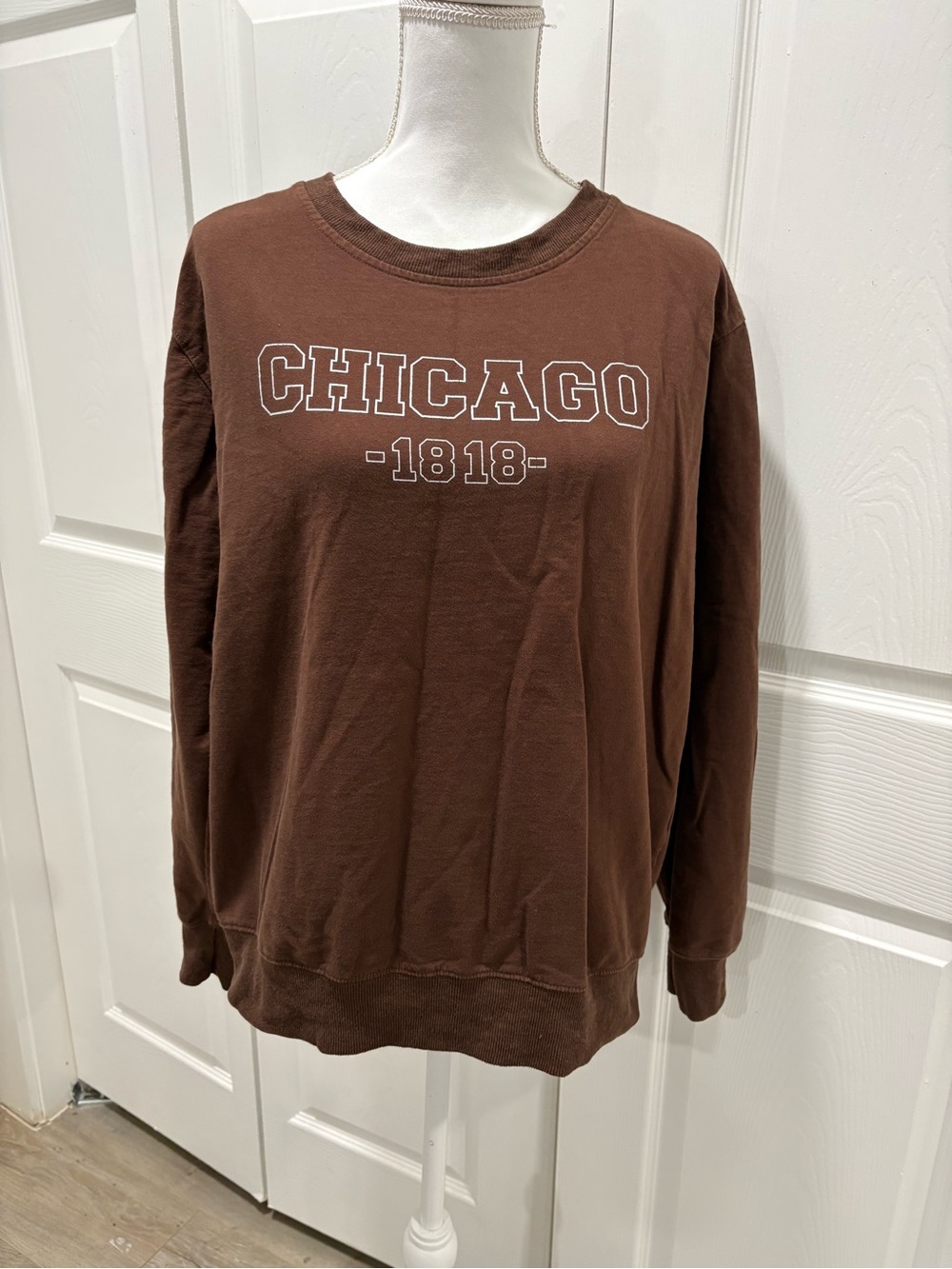 ROMWE Brown Chicago Graphic Crewneck Sweatshirt